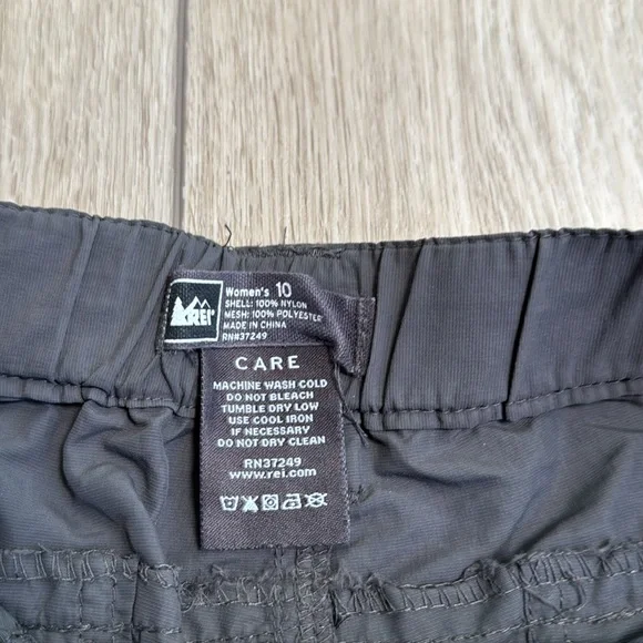 REI Coop Convertible Pants Light Weight Hiking Travel Women’s size 10 - Picture 7 of 10